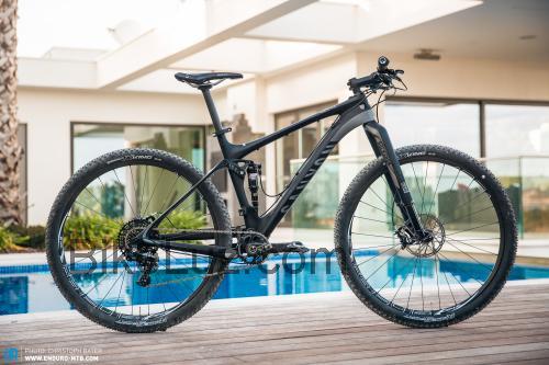 Canyon Lux CF avaliação e ficha técnica